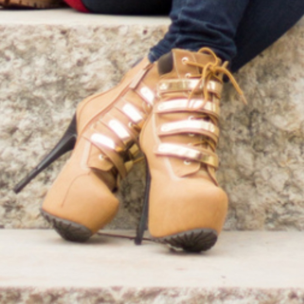 Woman ankle booties size 7